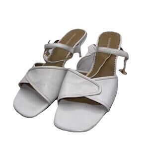 Size 7.5 - Women’s Naturalizer Heals - White Strap 3” Heal